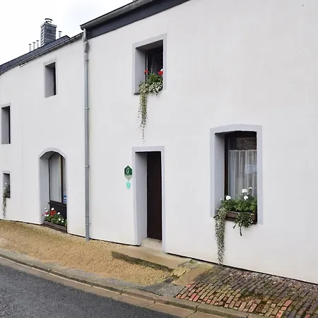 Simple For The Budget Traveller , Cleaning Included Holiday home